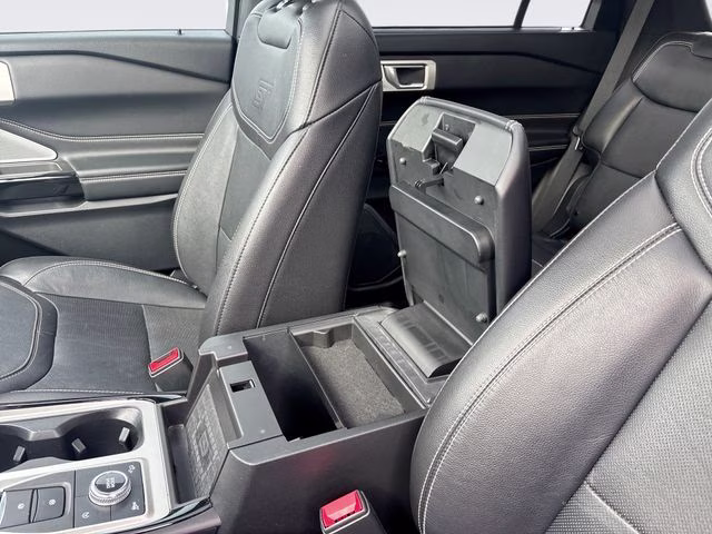 2023 Silver Metallic Ford Explorer ST 4X4 SUV