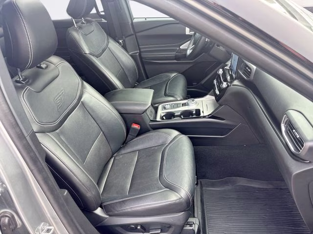2023 Silver Metallic Ford Explorer ST 4X4 SUV