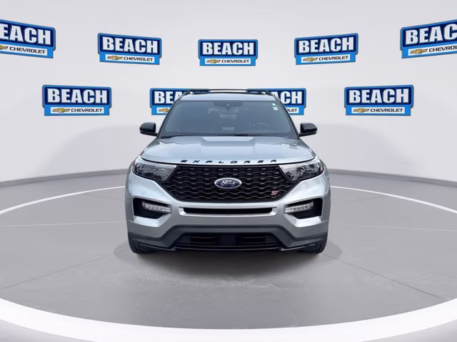 2023 Silver Metallic Ford Explorer ST 4X4 SUV
