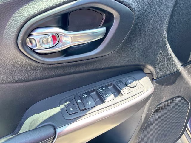 2021 Sangria Metallic Clearcoat Jeep Cherokee Latitude Lux 4X4 SUV