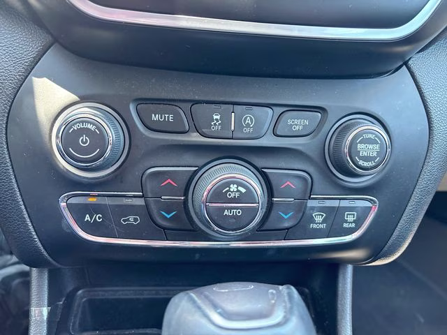 2021 Sangria Metallic Clearcoat Jeep Cherokee Latitude Lux 4X4 SUV