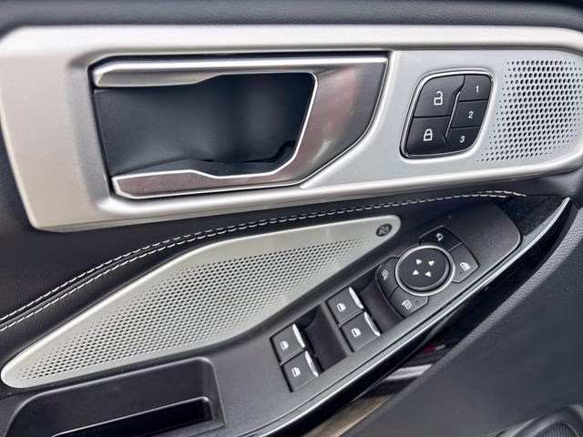 2023 Silver Metallic Ford Explorer ST 4X4 SUV