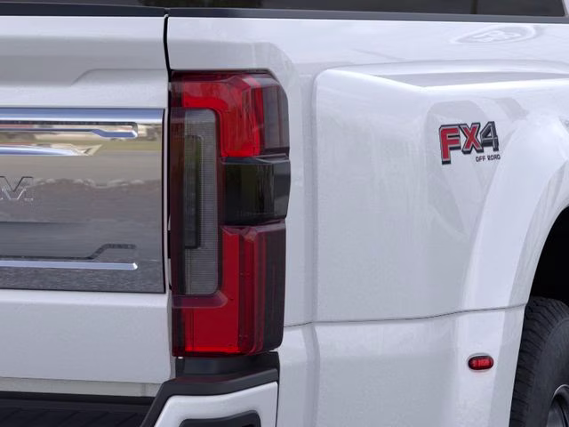 2026 Star White Metallic Tri-Coat Ford Super Duty F-350 DRW XL DRW 4X4 Truck
