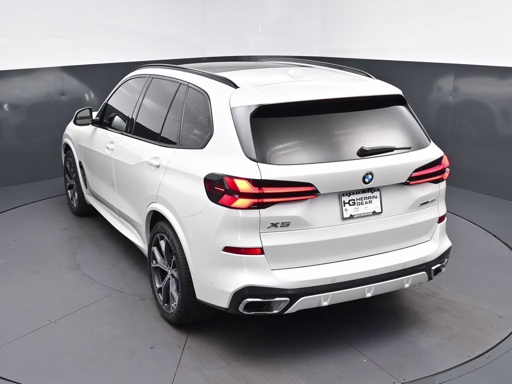 2026 Mineral White Metallic BMW X5 xDrive40i AWD SUV