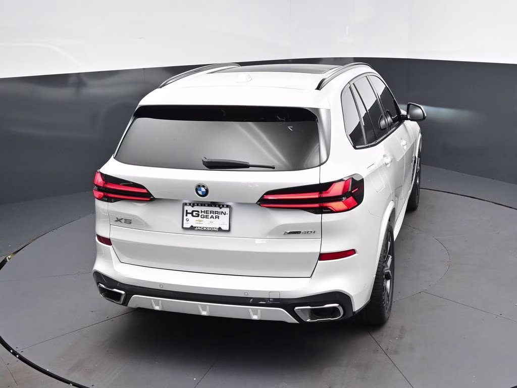 2026 Mineral White Metallic BMW X5 xDrive40i AWD SUV