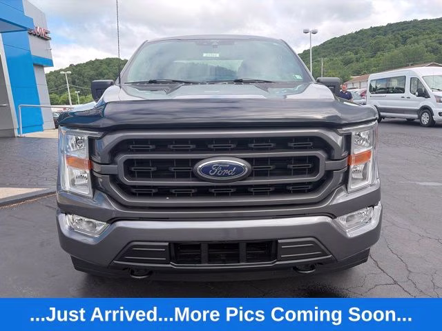 2022 Gray Metallic Ford F-150 XL 4X4 Truck