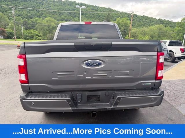 2022 Gray Metallic Ford F-150 XL 4X4 Truck