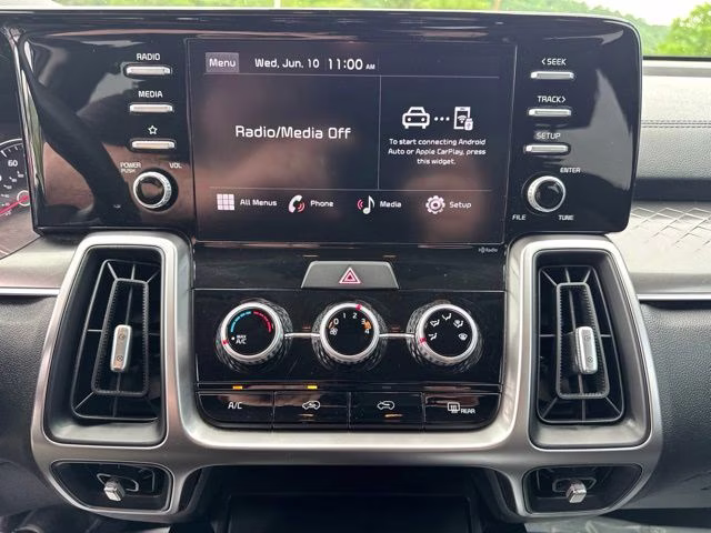 2023 Silver Kia Sorento LX FWD SUV