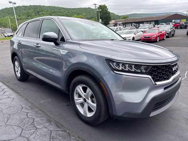 2023 Silver Kia Sorento LX FWD SUV