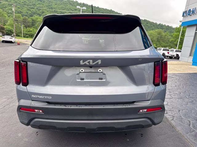 2023 Silver Kia Sorento LX FWD SUV
