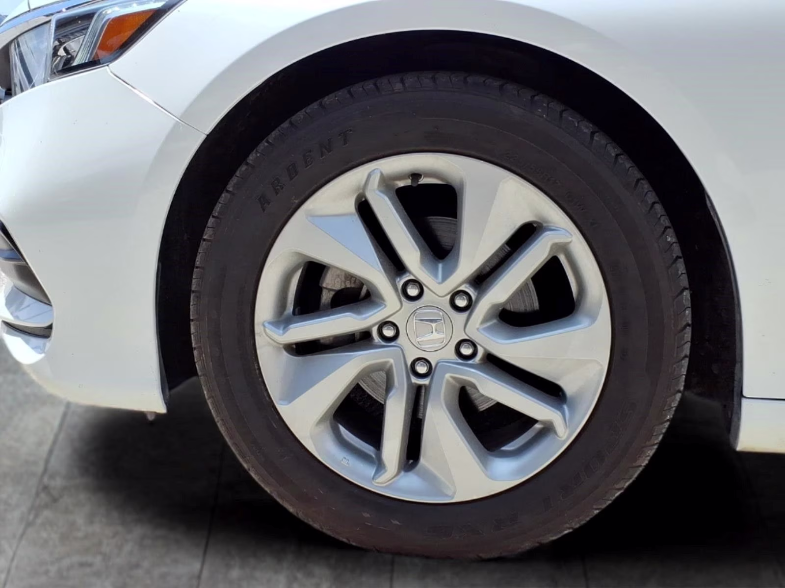 2020 Platinum White Pearl Honda Accord LX FWD Sedan
