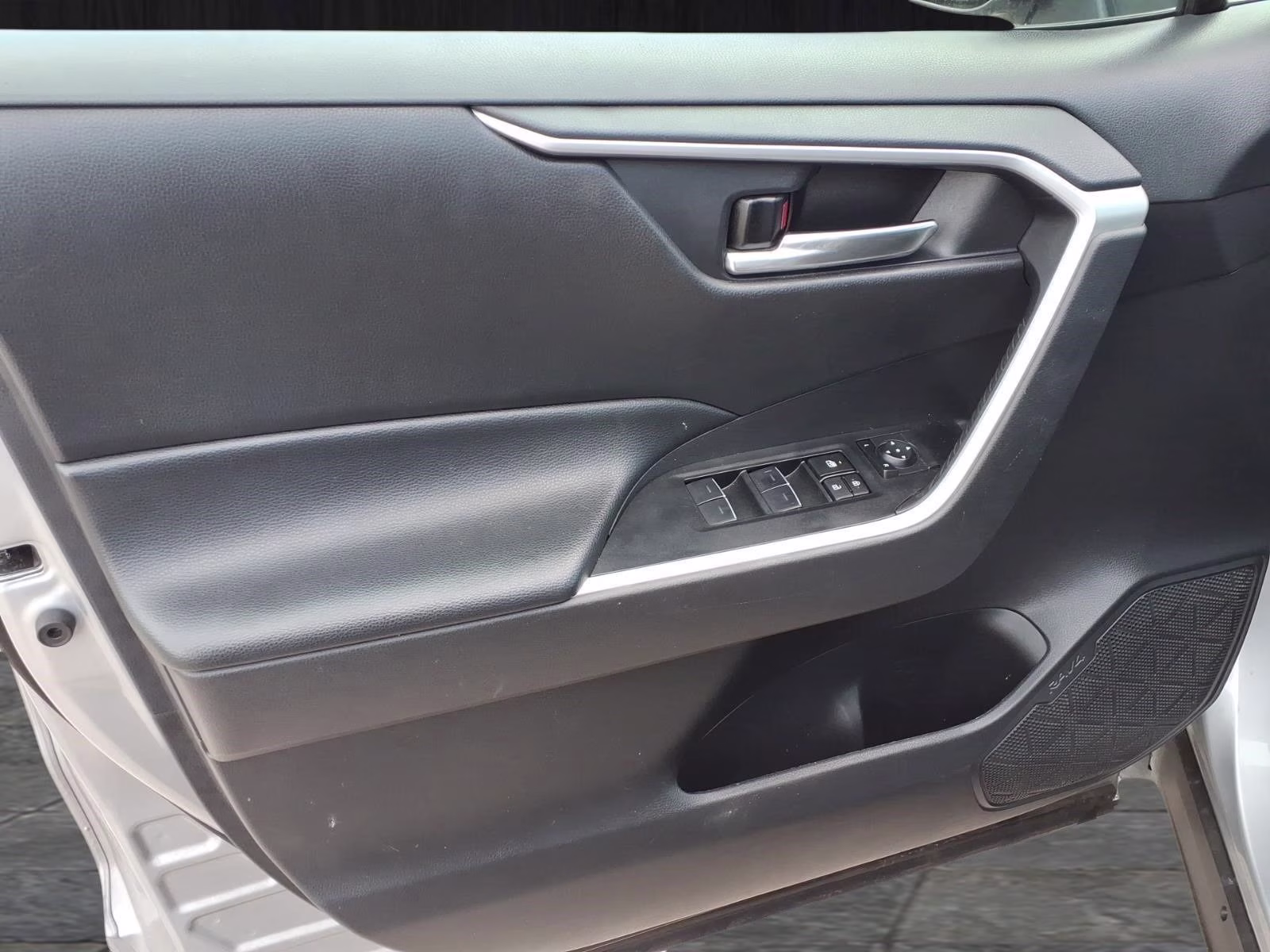 2024 Silver Sky Metallic Toyota RAV4 XLE FWD SUV