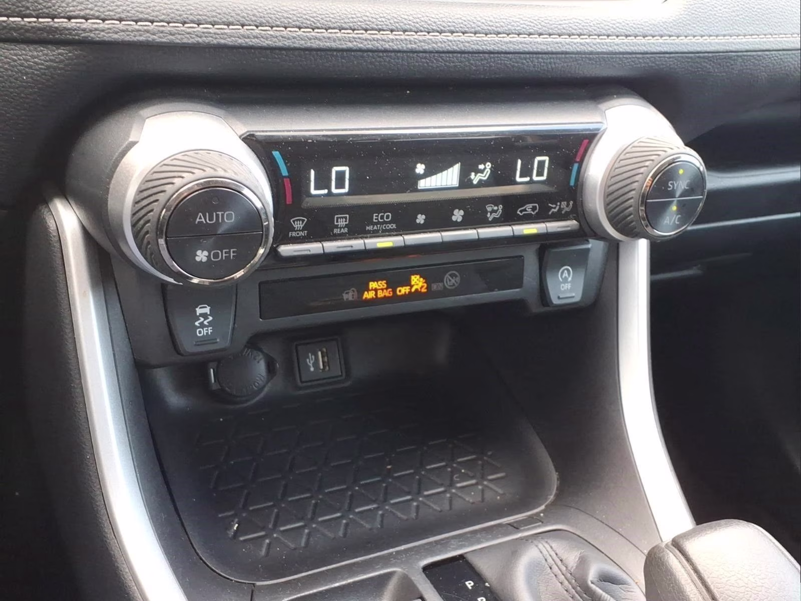 2024 Silver Sky Metallic Toyota RAV4 XLE FWD SUV
