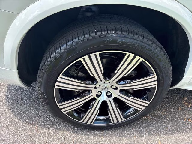 2024 Crystal White Volvo XC90 Ultimate AWD SUV