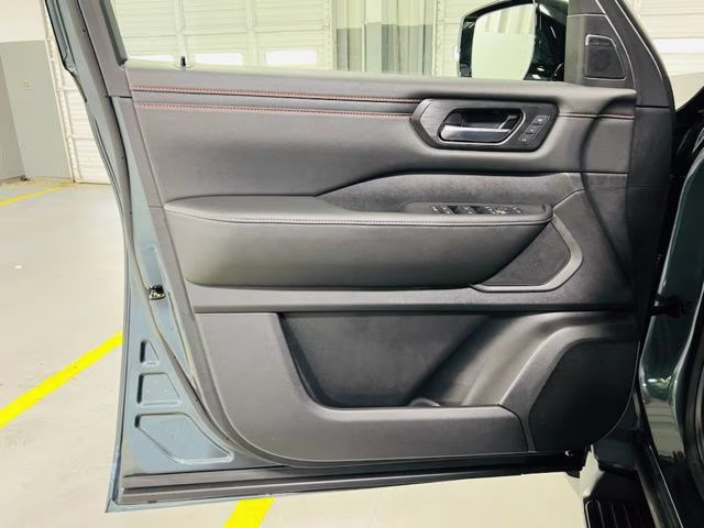 2026 Alpine Metallic/Super Blk Nissan Armada PRO-4X 4X4 SUV