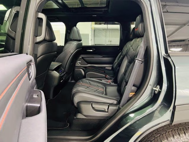 2026 Alpine Metallic/Super Blk Nissan Armada PRO-4X 4X4 SUV