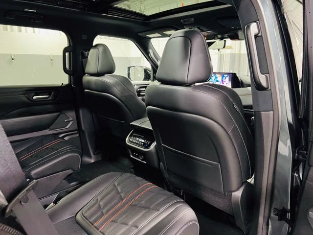 2026 Alpine Metallic/Super Blk Nissan Armada PRO-4X 4X4 SUV