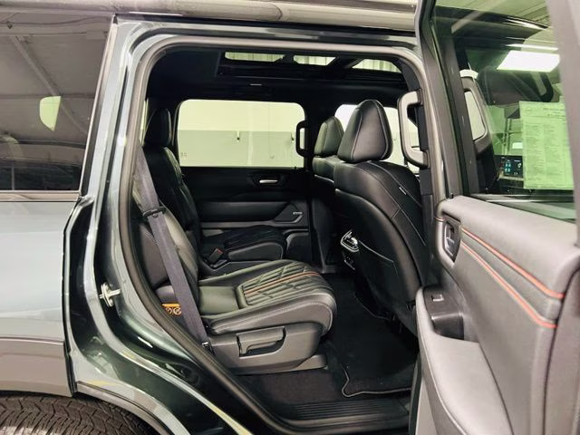 2026 Alpine Metallic/Super Blk Nissan Armada PRO-4X 4X4 SUV