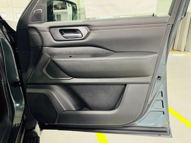 2026 Alpine Metallic/Super Blk Nissan Armada PRO-4X 4X4 SUV