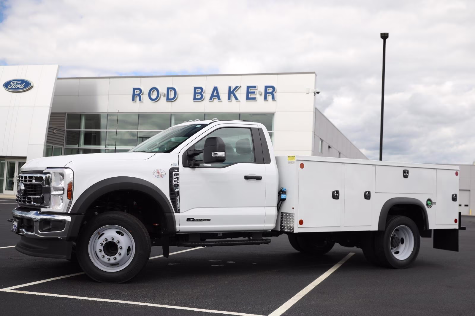 2026 Oxford White Ford Super Duty F-450 DRW XL RWD Truck