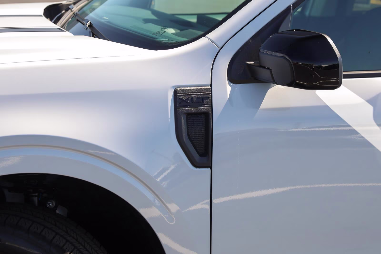 2026 Space White Metallic Ford Maverick XLT AWD Truck