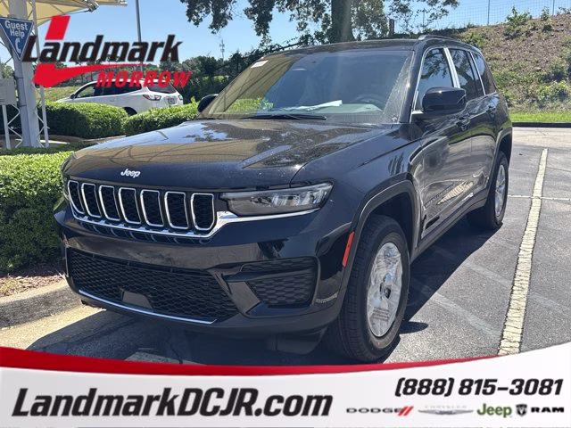 2026 Diamond Black Crystal Pearlcoat Jeep Grand Cherokee Laredo RWD SUV