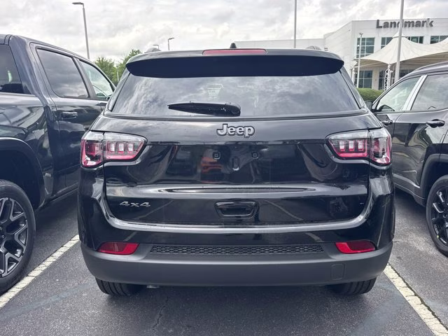 2026 Diamond Black Crystal Pearlcoat Jeep Compass Latitude Altitude 4X4 SUV
