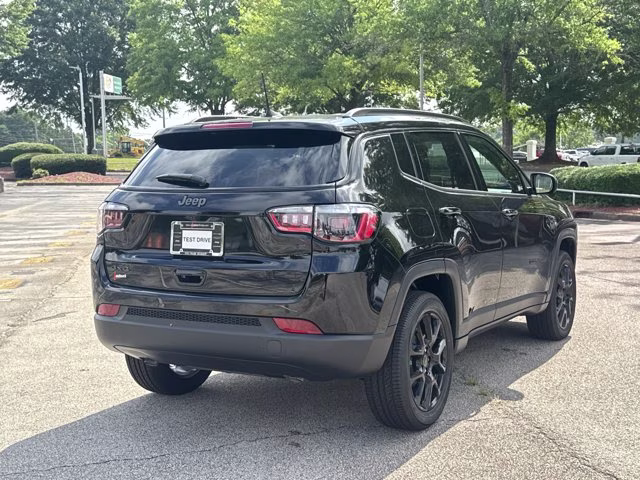 2026 Diamond Black Crystal Pearlcoat Jeep Compass Latitude Altitude 4X4 SUV