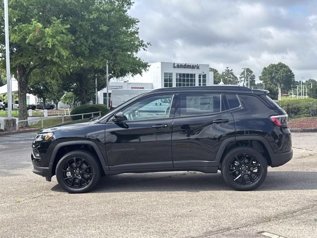 2026 Diamond Black Crystal Pearlcoat Jeep Compass Latitude Altitude 4X4 SUV