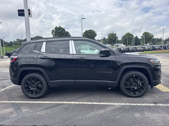 2026 Diamond Black Crystal Pearlcoat Jeep Compass Latitude Altitude 4X4 SUV