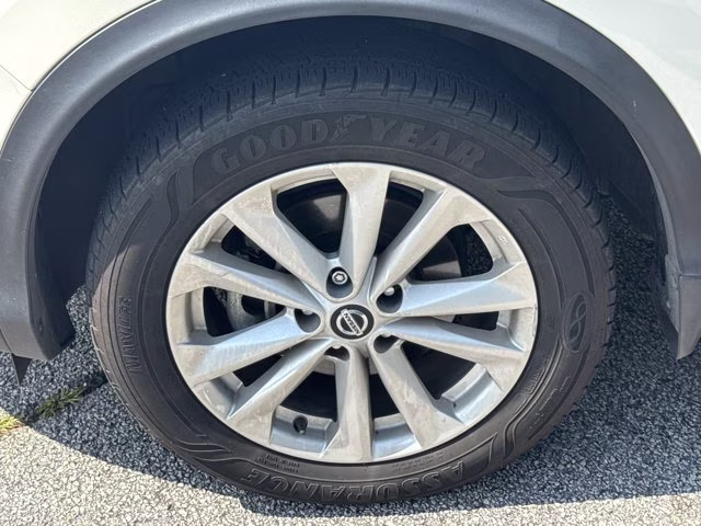 2019 Pearl White Tricoat Nissan Rogue Sport SV FWD SUV