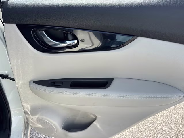 2019 Pearl White Tricoat Nissan Rogue Sport SV FWD SUV