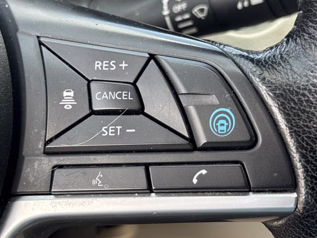 2019 Pearl White Tricoat Nissan Rogue Sport SV FWD SUV