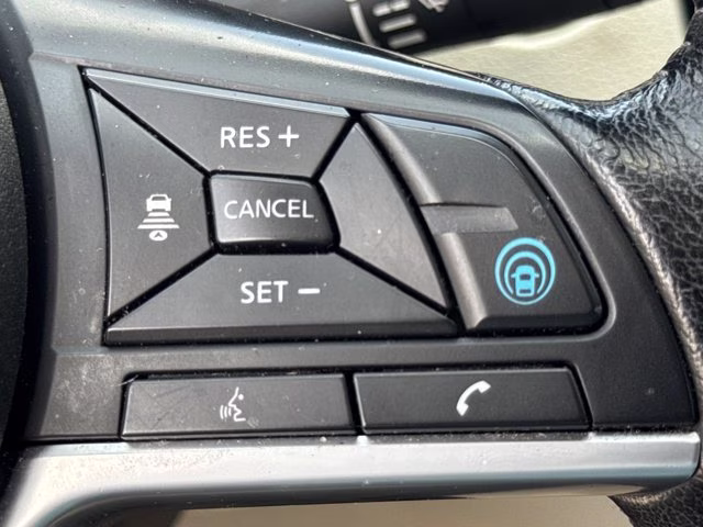 2019 Pearl White Tricoat Nissan Rogue Sport SV FWD SUV
