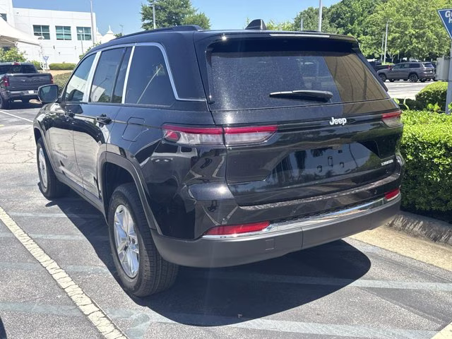 2026 Diamond Black Crystal Pearlcoat Jeep Grand Cherokee Laredo RWD SUV