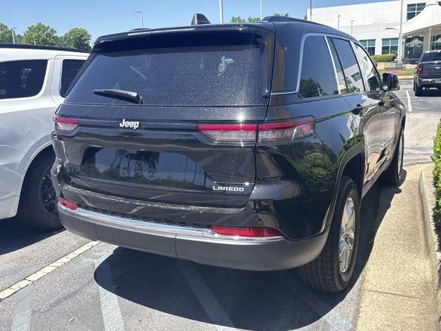 2026 Diamond Black Crystal Pearlcoat Jeep Grand Cherokee Laredo RWD SUV