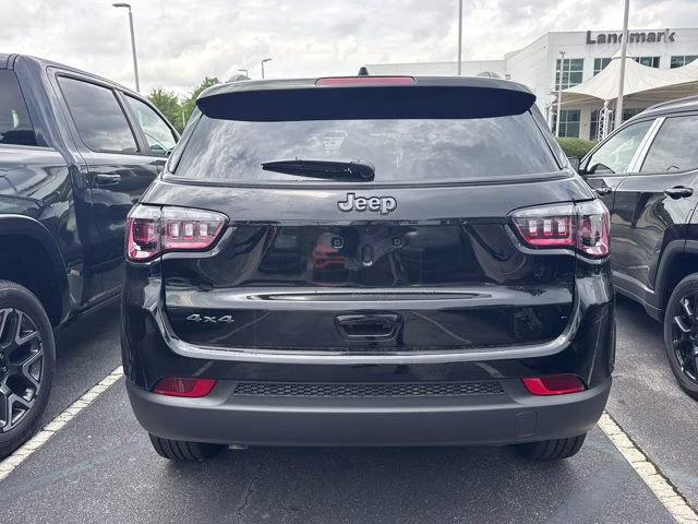 2026 Diamond Black Crystal Pearlcoat Jeep Compass Latitude Altitude 4X4 SUV
