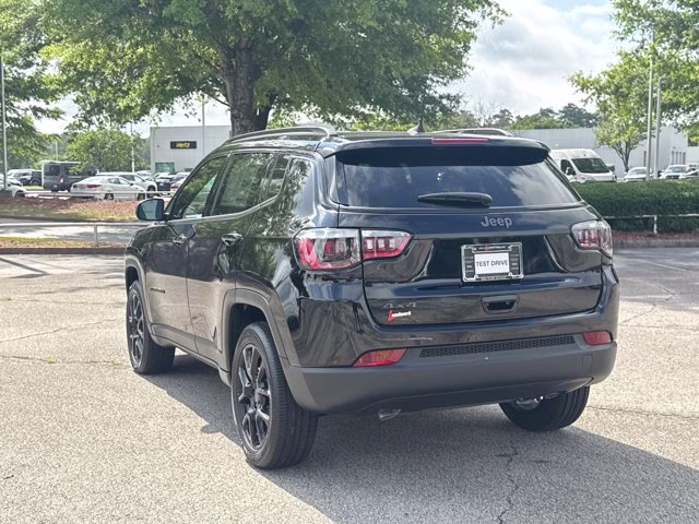 2026 Diamond Black Crystal Pearlcoat Jeep Compass Latitude Altitude 4X4 SUV
