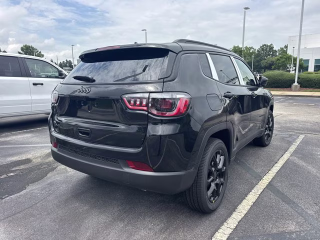 2026 Diamond Black Crystal Pearlcoat Jeep Compass Latitude Altitude 4X4 SUV