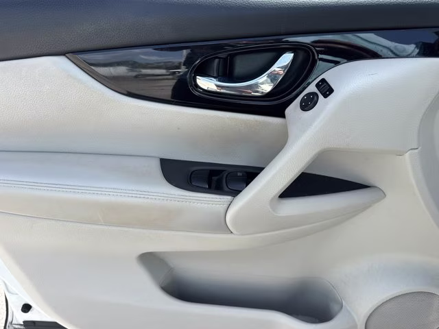 2019 Pearl White Tricoat Nissan Rogue Sport SV FWD SUV