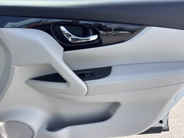 2019 Pearl White Tricoat Nissan Rogue Sport SV FWD SUV