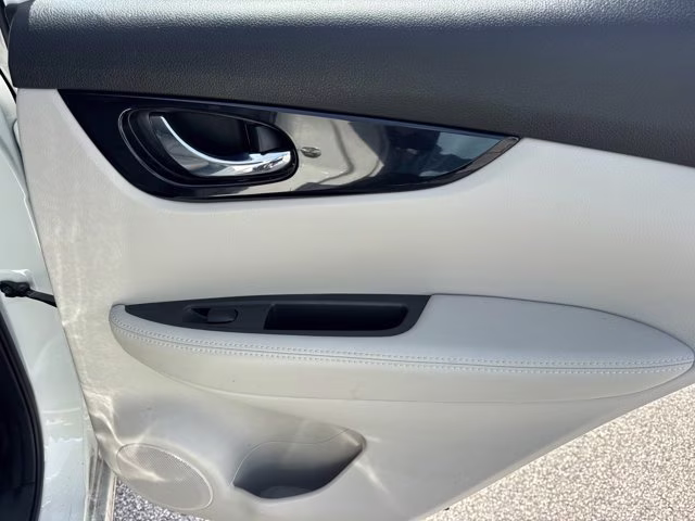 2019 Pearl White Tricoat Nissan Rogue Sport SV FWD SUV