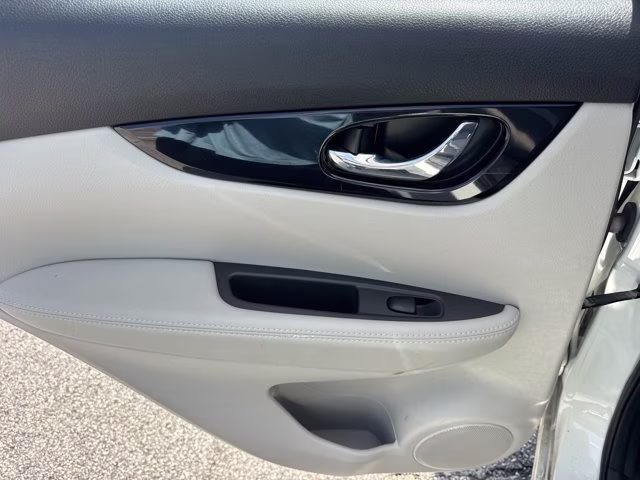 2019 Pearl White Tricoat Nissan Rogue Sport SV FWD SUV
