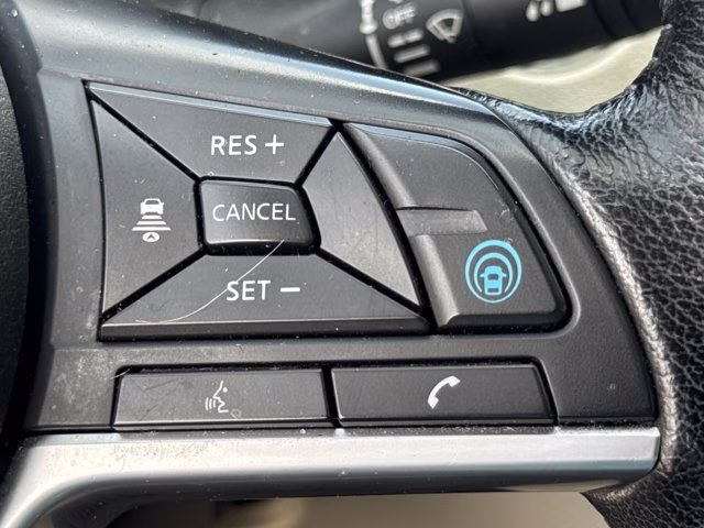 2019 Pearl White Tricoat Nissan Rogue Sport SV FWD SUV