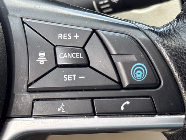 2019 Pearl White Tricoat Nissan Rogue Sport SV FWD SUV