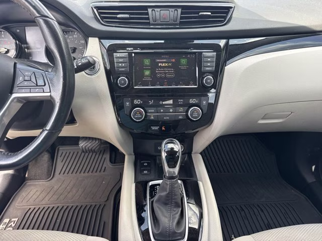 2019 Pearl White Tricoat Nissan Rogue Sport SV FWD SUV
