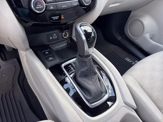 2019 Pearl White Tricoat Nissan Rogue Sport SV FWD SUV