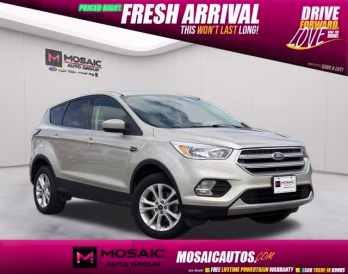 2017 White Gold Metallic Ford Escape SE FWD SUV