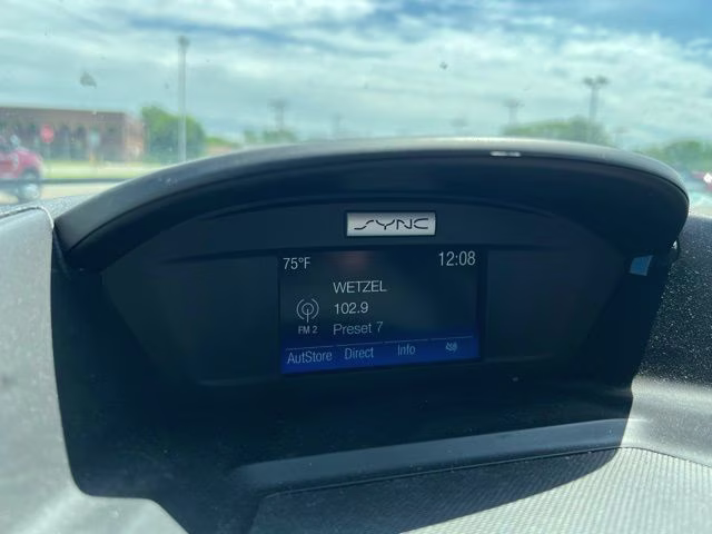 2017 White Gold Metallic Ford Escape SE FWD SUV