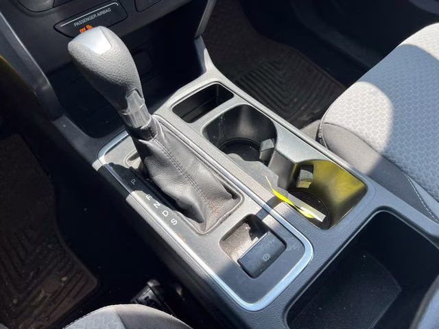 2017 White Gold Metallic Ford Escape SE FWD SUV